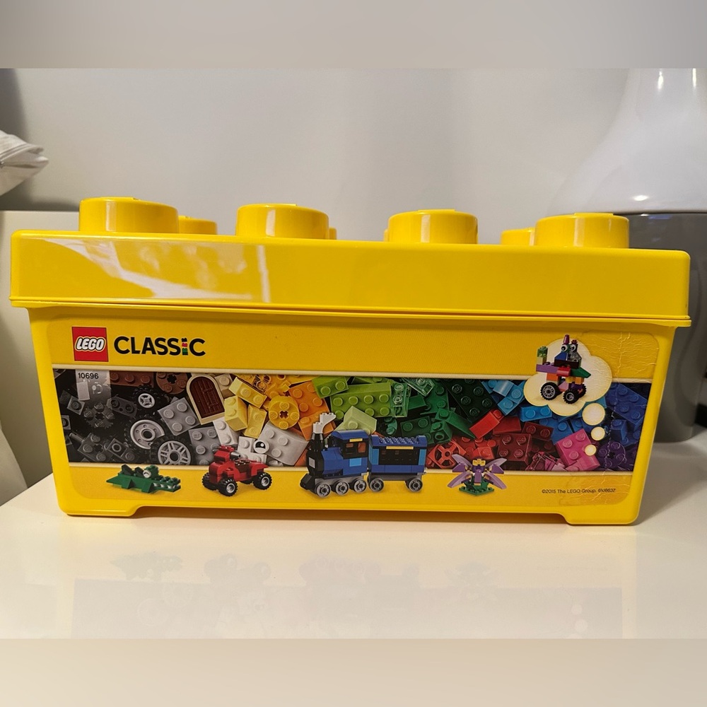 LEGO CLASSIC MEDIUM CREATIVE BRICK BOX 10696 EMPTY YELLOW STORAGE CONTAINER 2015
